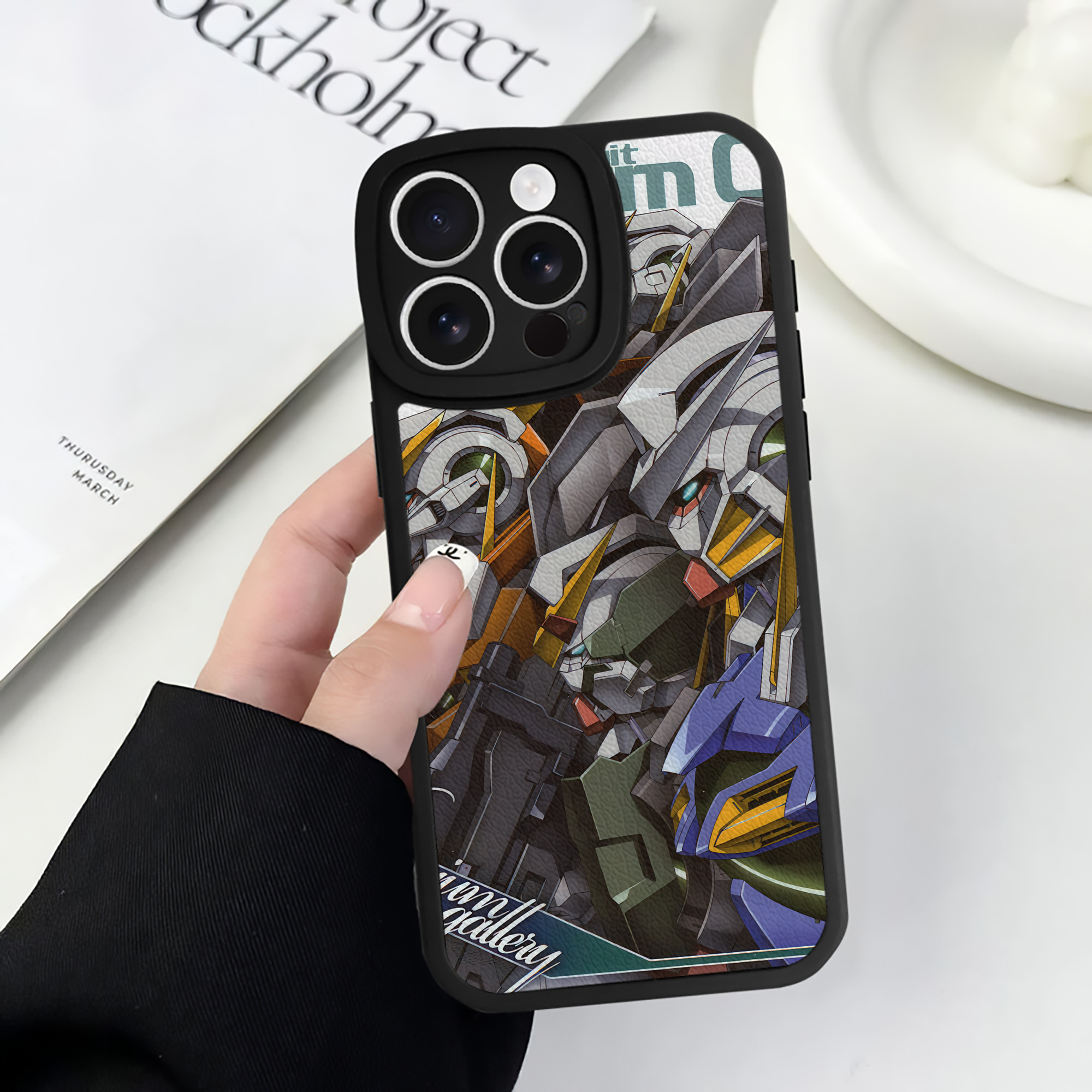 （画像用） 機動戦士ガンダム Mobile Suit Gundam 【iPhone 16シリーズ対応】シリコンスマホケース（レザー調） 材質：シリコン